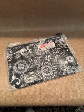 NWT thirty-one pouch
